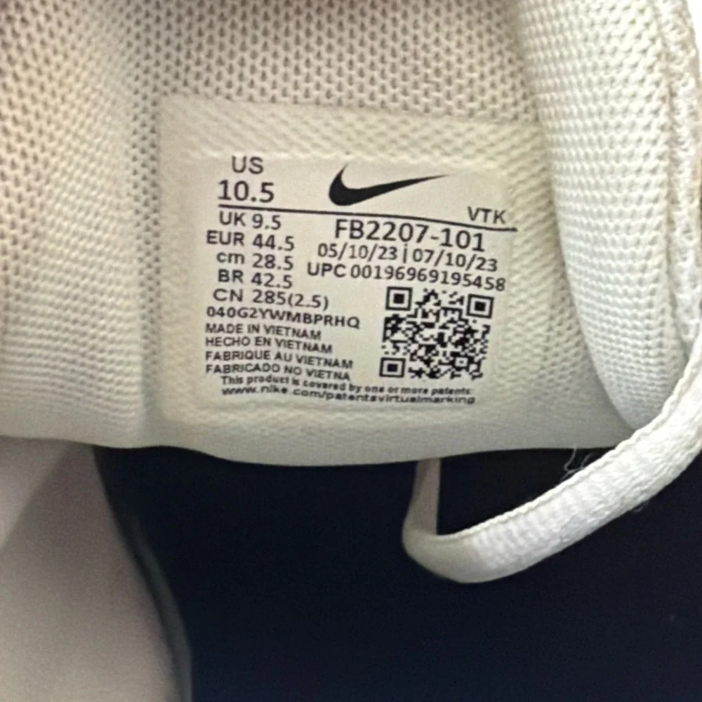Nike Revolution 7 White University Red Size 10.5 Men FB2207-101 Gym CrossFit Run
